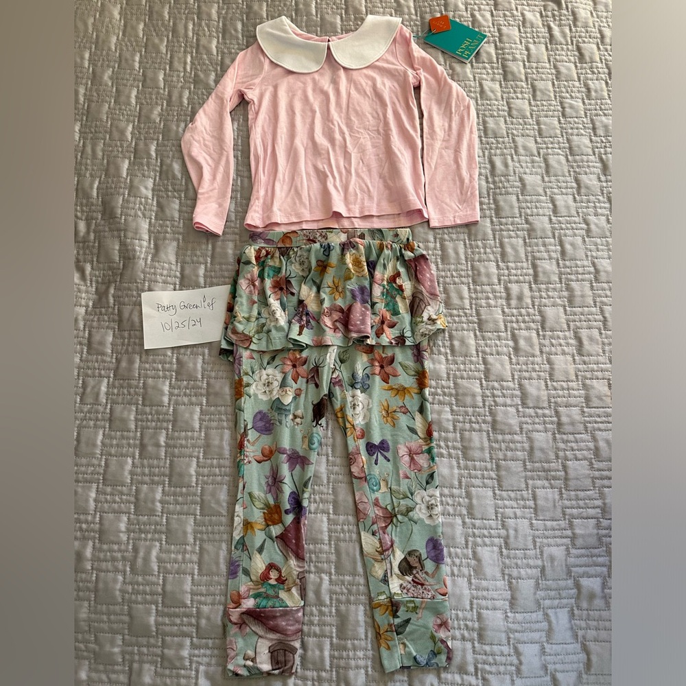 Faye print posh peanut 2 piece outfit. Peter Pan collar top & skirted leggings